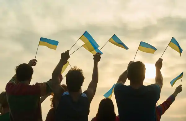 Соціологічні дослідження показують, що більше ніж 60% громадян України впевнені: через десятиліття держава перетвориться на успішну країну. 18 Соціологічні дослідження показують, що більше ніж 60% громадян України впевнені: через десятиліття держава перетвориться на успішну країну. 18