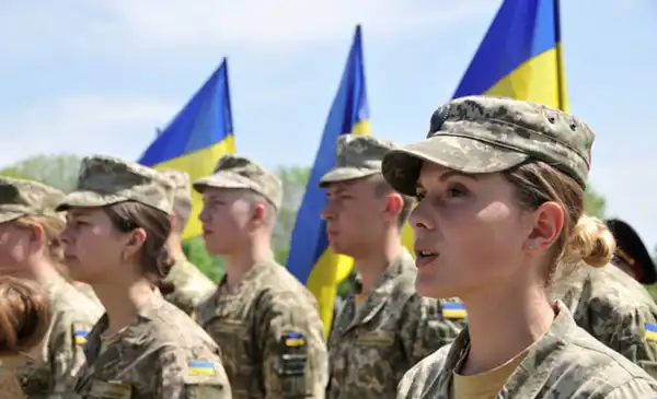 Обов'язковий облік та добровільний контракт: як змінилися правила мобілізації для жінок в Україні 18 Обов'язковий облік та добровільний контракт: як змінилися правила мобілізації для жінок в Україні 18