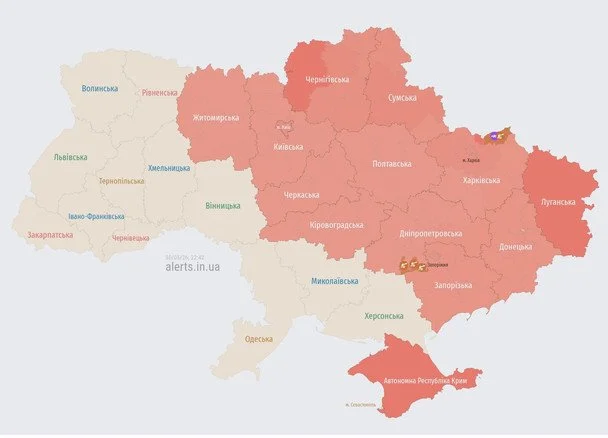Повітряна тривога знову лунає на Київщині та в інших областях: можливий напрямок польоту ракет. 2 Карта повітряних тривог станом на 22:40