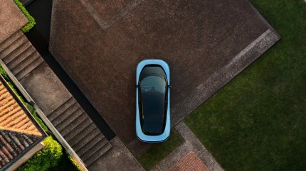 Ferrari показала свій перший електромобіль Luce — фото та відео 10