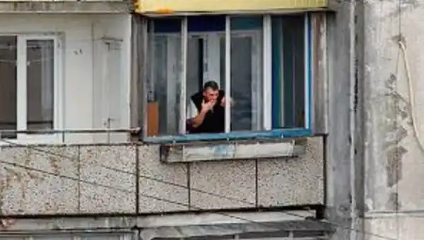 Головна 41 Сусіди палять на балконі, а дим проникає до…