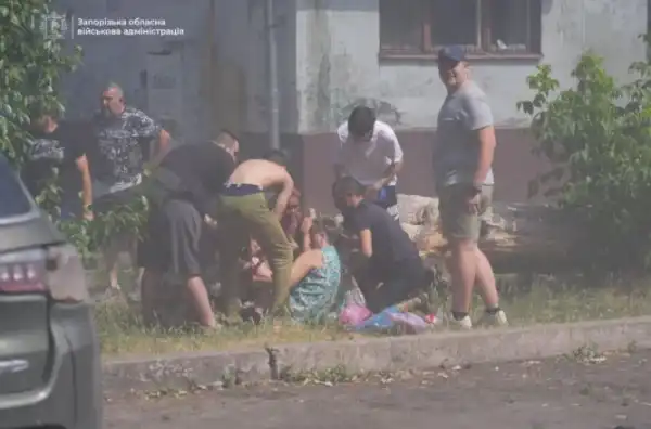 Росія завдала удару керованими авіабомбами по Запоріжжю, троє людей, включаючи дитину, отримали поранення. 9