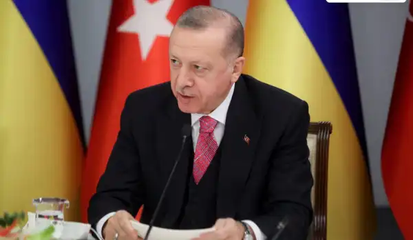 Турецький президент Ердоган на саміті НАТО виступив за якнайшвидше припинення війни в Україні, наголосивши на важливості діалогу. 3