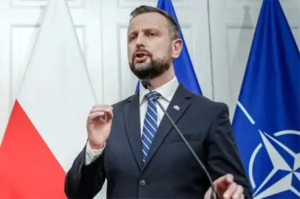 Міністр оборони Польщі закликав українців вшановувати сучасних воїнів, а не УПА. 3