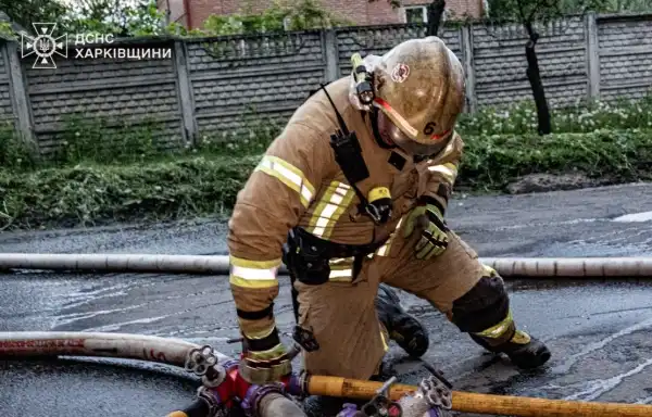 Удар КАБами по Харкову: пошкоджено двоповерхівку, під завалами шукають людей 3