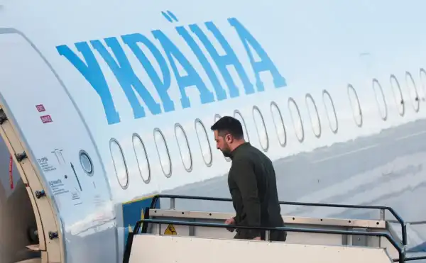"Ряшешів не був закритий": Туск прокоментував зміну курсу польоту Зеленського 3