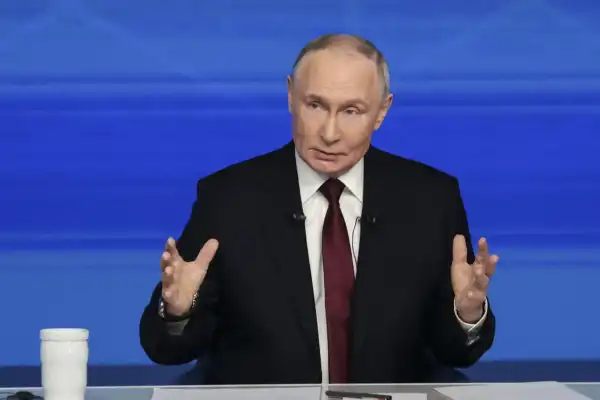 Зменшення військових успіхів Росії, загнаний у глухий кут Путін може піти на ескалацію, – Bloomberg 6