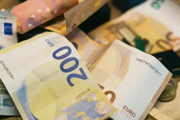 Вартість валют: яка ціна євро та долара у&hellip;