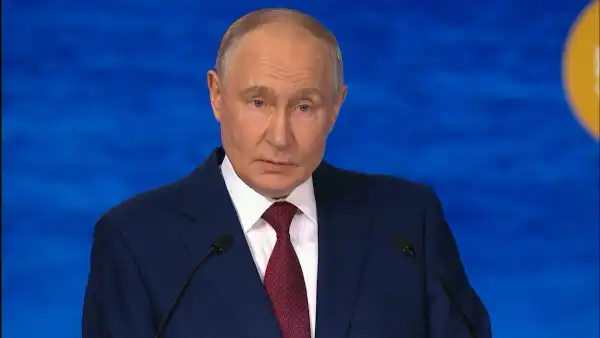 Кремль, на думку The Independent, вдається до нових провокацій через відсутність успіхів на полі бою, що робить Путіна непередбачуваним. 7 Кремль, на думку The Independent, вдається до нових провокацій через відсутність успіхів на полі бою, що робить Путіна непередбачуваним. 7