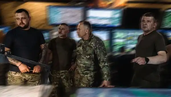 "Ми тримаємо активну оборону", - Сирський вислухав звіти командирів у Костянтинівці 10