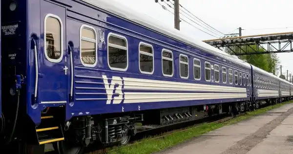 Російські сили пошкодили залізницю: локомотиви стали ціллю в Запорізькій та Сумській областях