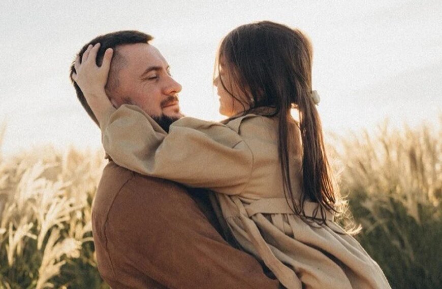Головна 39 Репер Yarmak на ексклюзивних фотографіях продемонстрував свою чарівну доньку та тепло привітав…