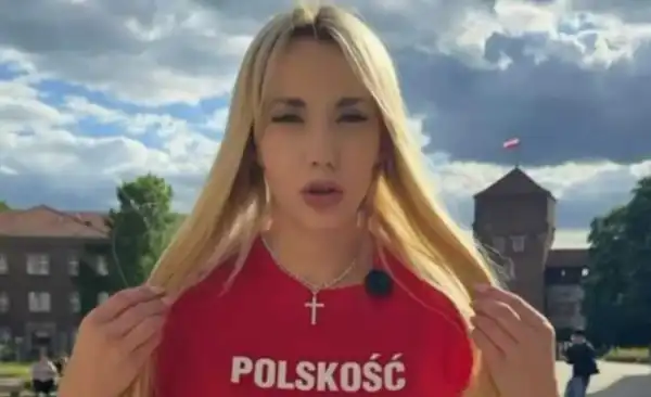 Нова кампанія кандидатки на посаду мера Кракова стартувала з дійства, що викликало обурення, - скидання прапорів України та Євросоюзу. 3