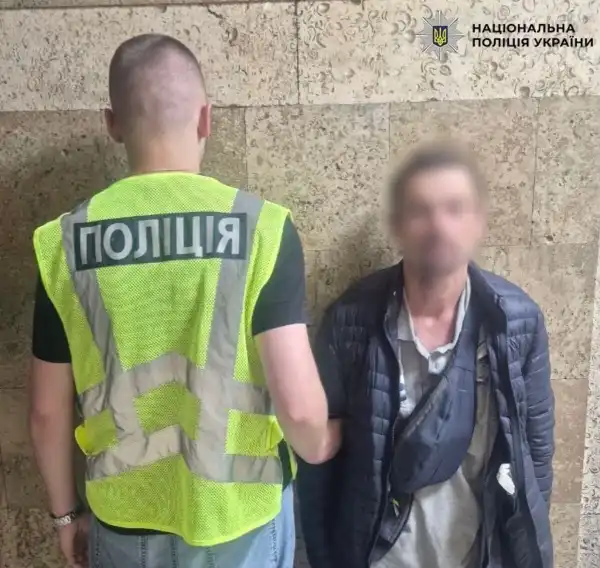 Зв'язали дерево: у Києві група з п'ятьох людей вбила літнього чоловіка 10