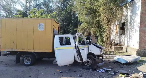 "Укрпошта" тимчасово зупиняє діяльність мобільних відділень у Нікополі через російські обстріли 4