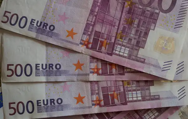 Чи зможе євро витіснити долар як головну світову валюту, – Bloomberg