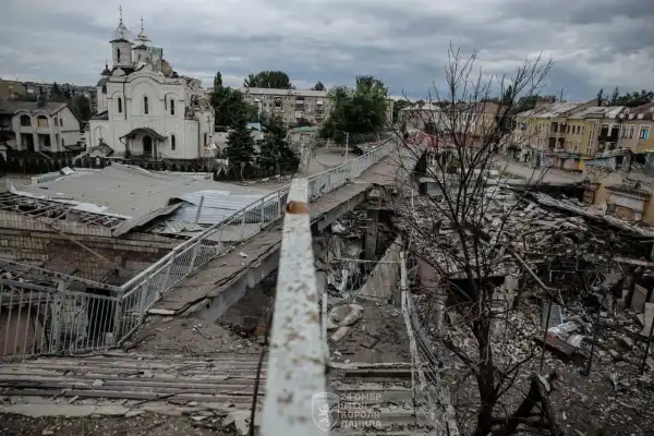 Костянтинівка фактично опинилася у "сірій зоні", яка більше не перебуває під контролем жодної зі сторін, – пише The Telegraph. 5