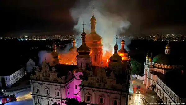Київсько-Печерську Лавру тимчасово припинили відвідувати для публіки після нічної атаки. 17 Київсько-Печерську Лавру тимчасово припинили відвідувати для публіки після нічної атаки. 17