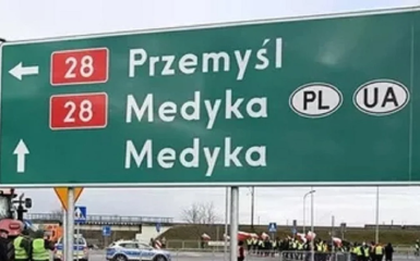 Головна 32 Польща зупинила пропуск автобусів з України через прикордонний перехід “Шегині – Медика”