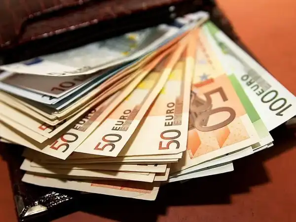 Головна 38 Курси валют: вартість долара та євро 18 червня