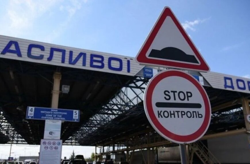 Люди чекають понад 12 годин під палючим сонцем: на кордоні з Польщею&hellip;