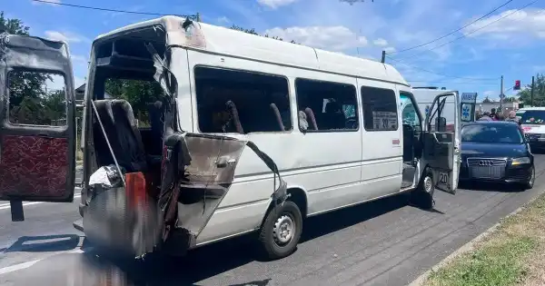 У Запоріжжі дрон атакував маршрутний автобус, є загиблі