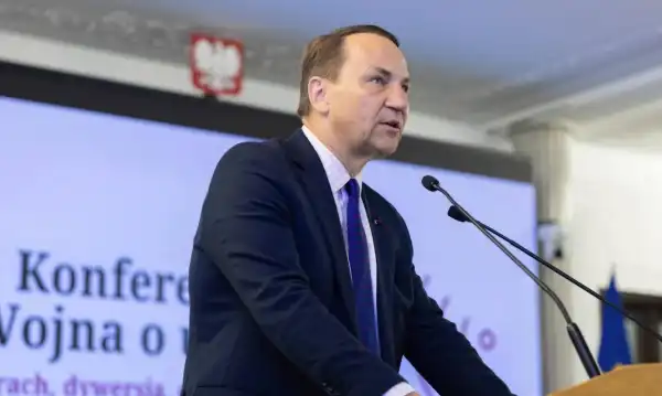 Це було етнічне чищення та геноцид, але примирення з Україною має ґрунтуватися на правді, - Сікорський про Волинську трагедію 14
