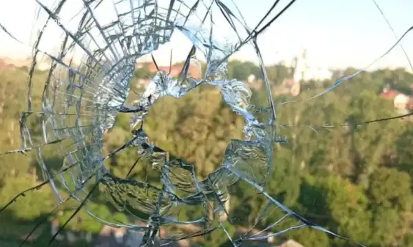 Головна 25 Прапор України зупинив уламок російського снаряда у Сумах