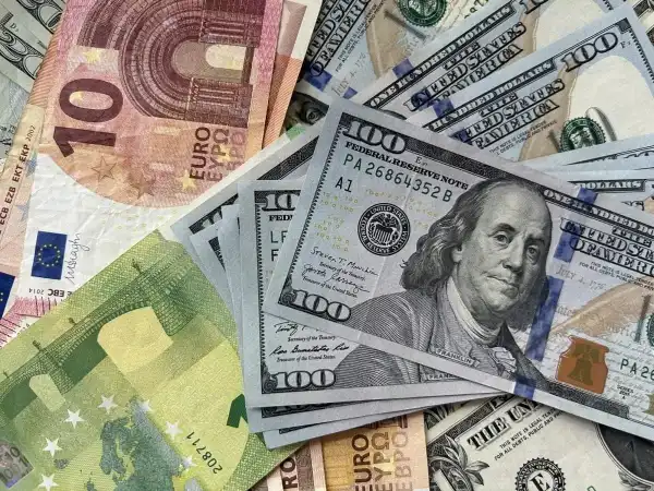 Головна 38 Долар і євро стрімко дорожчають: якою стала вартість…