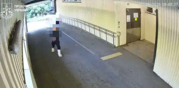 У Харкові спіймали рецидивіста, який 9 разів потрапляв під суд, і який втік із медичного закладу, маючи переломи та гіпс на обох кінцівках. 10 У Харкові спіймали рецидивіста, який 9 разів потрапляв під суд, і який втік із медичного закладу, маючи переломи та гіпс на обох кінцівках. 10