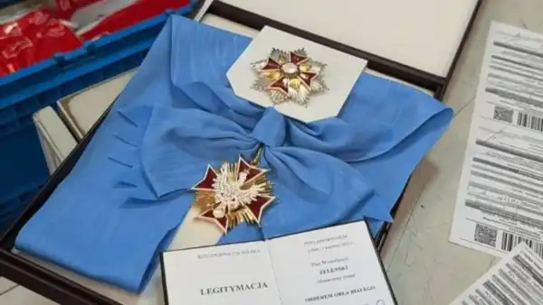 Польща офіційно не відкликала орден Білого Орла у Зеленського, - колишній глава МЗС 21