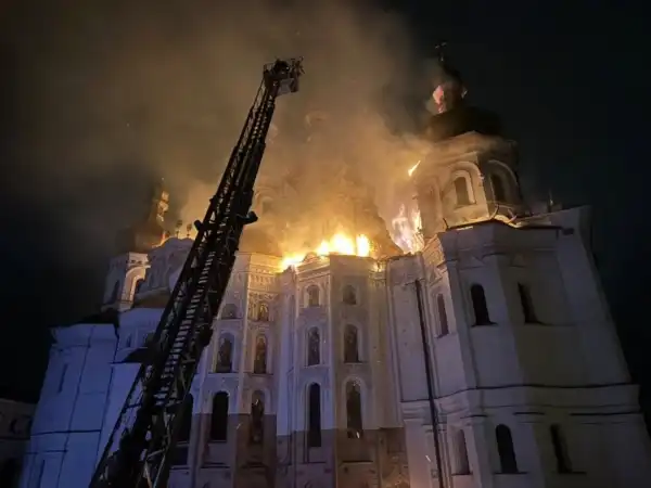 Нічна атака на Київ: у столиці зазнали пошкоджень будівлі та старовинні пам'ятки 20 Нічна атака на Київ: у столиці зазнали пошкоджень будівлі та старовинні пам'ятки 20