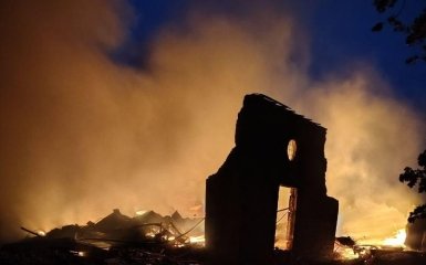 Російські сили зруйнували споруди та неповторний зібрання вбрань на Кіностудії Довженка. 3