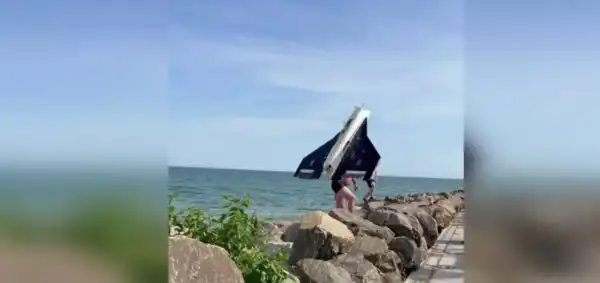 На Одещині турист виловив з моря російський дрон та передав його ЗСУ 1 На Одещині турист виловив з моря російський дрон та передав його ЗСУ 1