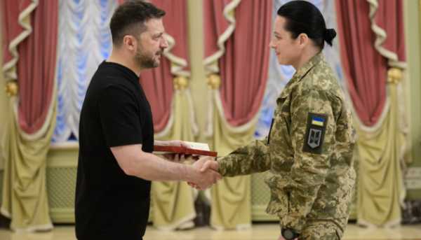 Напередодні Дня медичного працівника Президент Зеленський вручив державні відзнаки медикам та бойовим медикам. 10 Напередодні Дня медичного працівника Президент Зеленський вручив державні відзнаки медикам та бойовим медикам. 10