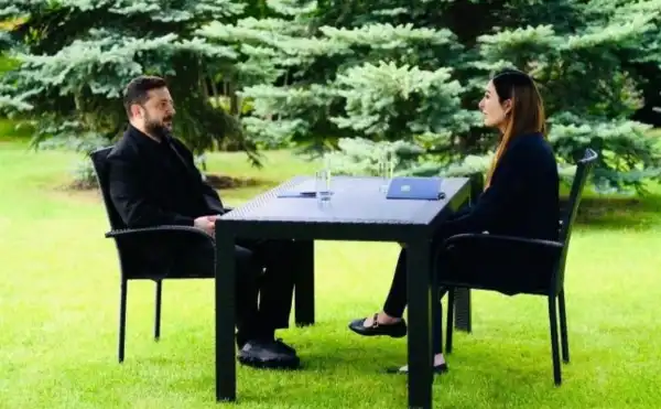 Перемир’я вигідніше за дворічну війну: Зеленський поспілкувався з блогеркою Лорою Лумер
