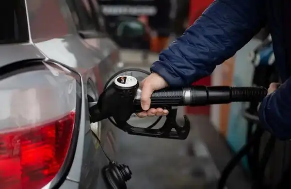 Різке зростання вартості пального на автозаправних станціях: в Україні зросли ціни на усі види палива, найсуттєвіше дизельне пальне