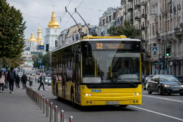 Зростання цін на громадський транспорт у столиці: фахівець про загрози