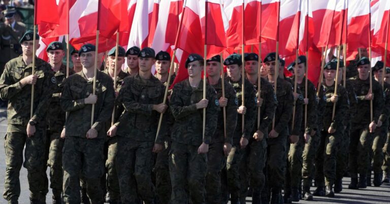 Польща готується до військових дій: у державі планується запровадження особливого режиму. 1