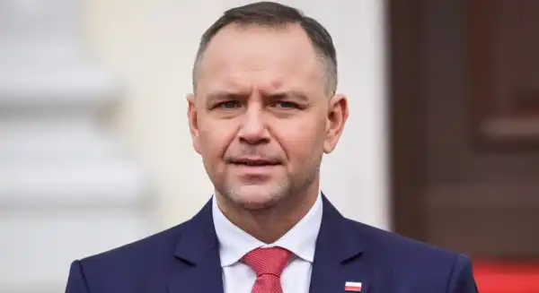 «Не бажаємо бачити в Польщі»: Кароль Навроцький запропонував заборонити червоно-чорний стяг