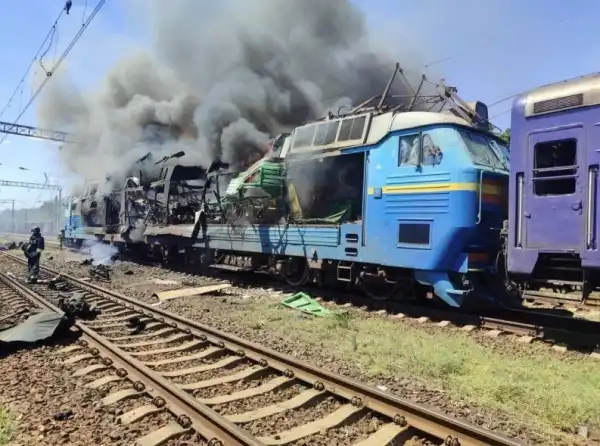 Наслідки атаки дронами на пасажирський потяг та локомотив у "Укрзалізниці" продемонстрували. 6 Наслідки атаки дронами на пасажирський потяг та локомотив у "Укрзалізниці" продемонстрували. 6