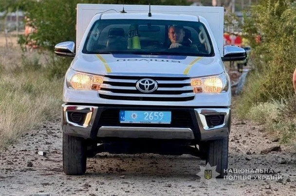 Російські війська атакували спортивно-розважальний центр на Одещині, внаслідок чого загинула дитина. 8