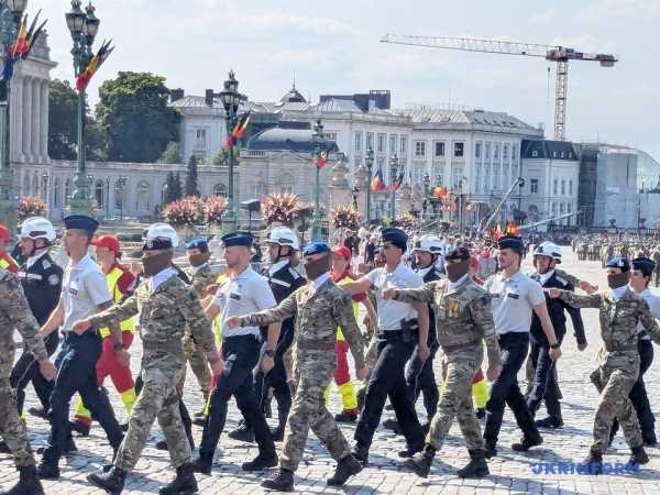 Українські бійці пройшли урочистим маршем на параді в Брюсселі. 18 Українські бійці пройшли урочистим маршем на параді в Брюсселі. 18