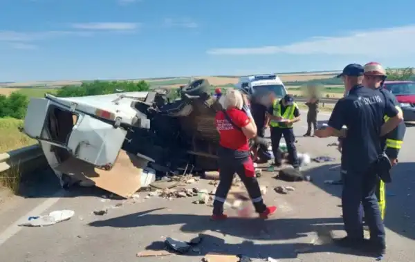 Головна 48 Аварія на автошляху Київ-Одеса: зіткнення мікроавтобуса і вантажівки