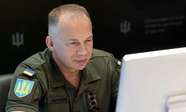 «Україна важливіша за кожного з нас»: головнокомандувач ЗСУ Сирський розвіяв чутки про особистий конфлікт з екс-очільником Міноборони