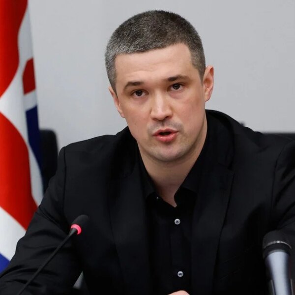 Федоров поділився подробицями суперечки між Зеленським та Сирським: президент ще не визначився, кого підтримати.