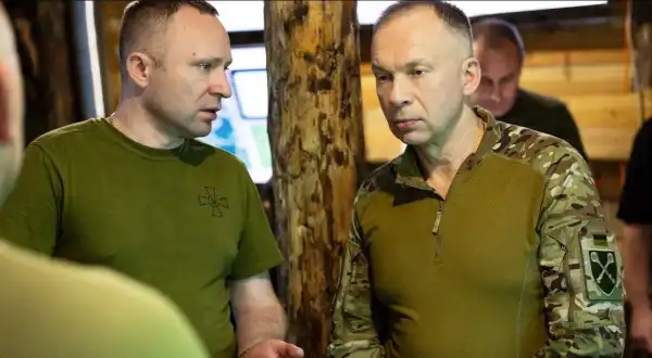 Конфлікт через дрони та реформи: чому Зеленський змінив Сирського на Драпатого