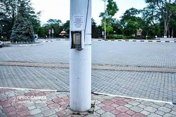 На півострові Крим вулицями були обладнані стаціонарними телефонами.