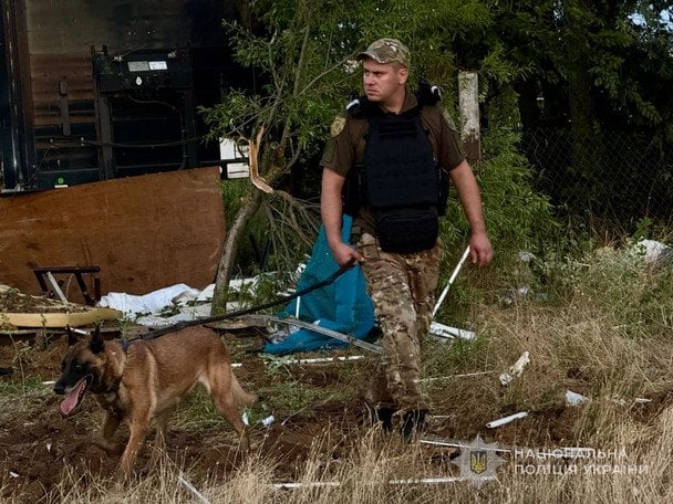 Російські війська атакували спортивно-розважальний центр на Одещині, внаслідок чого загинула дитина. 6
