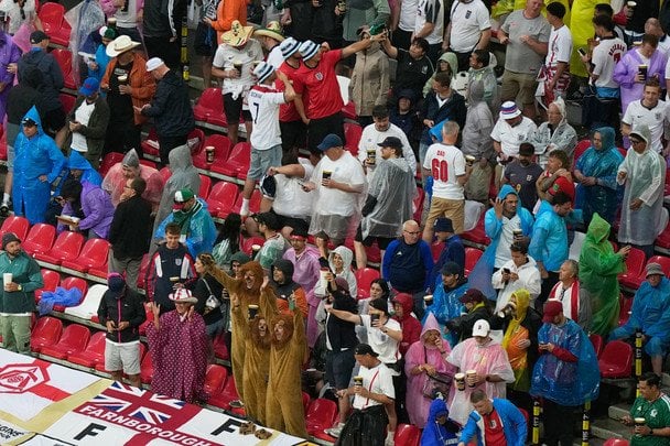 Мексика проти Англії на Чемпіонаті Світу 2026: перенесення матчу 1/8 фіналу, причина 5 Уболівальники чекають на старт матчу Мексика — Англія / © Associated Press